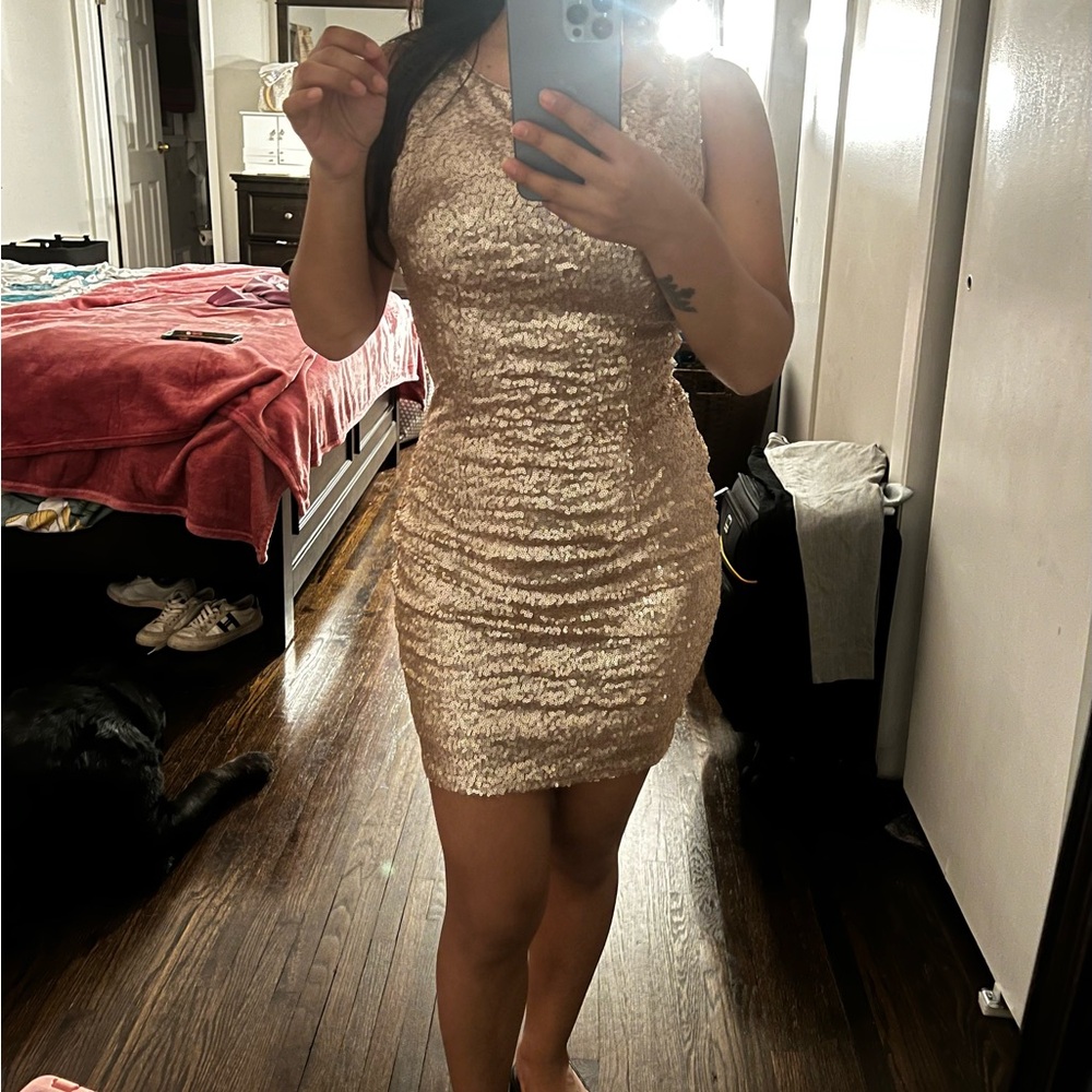 Dress - Picture 2 of 4